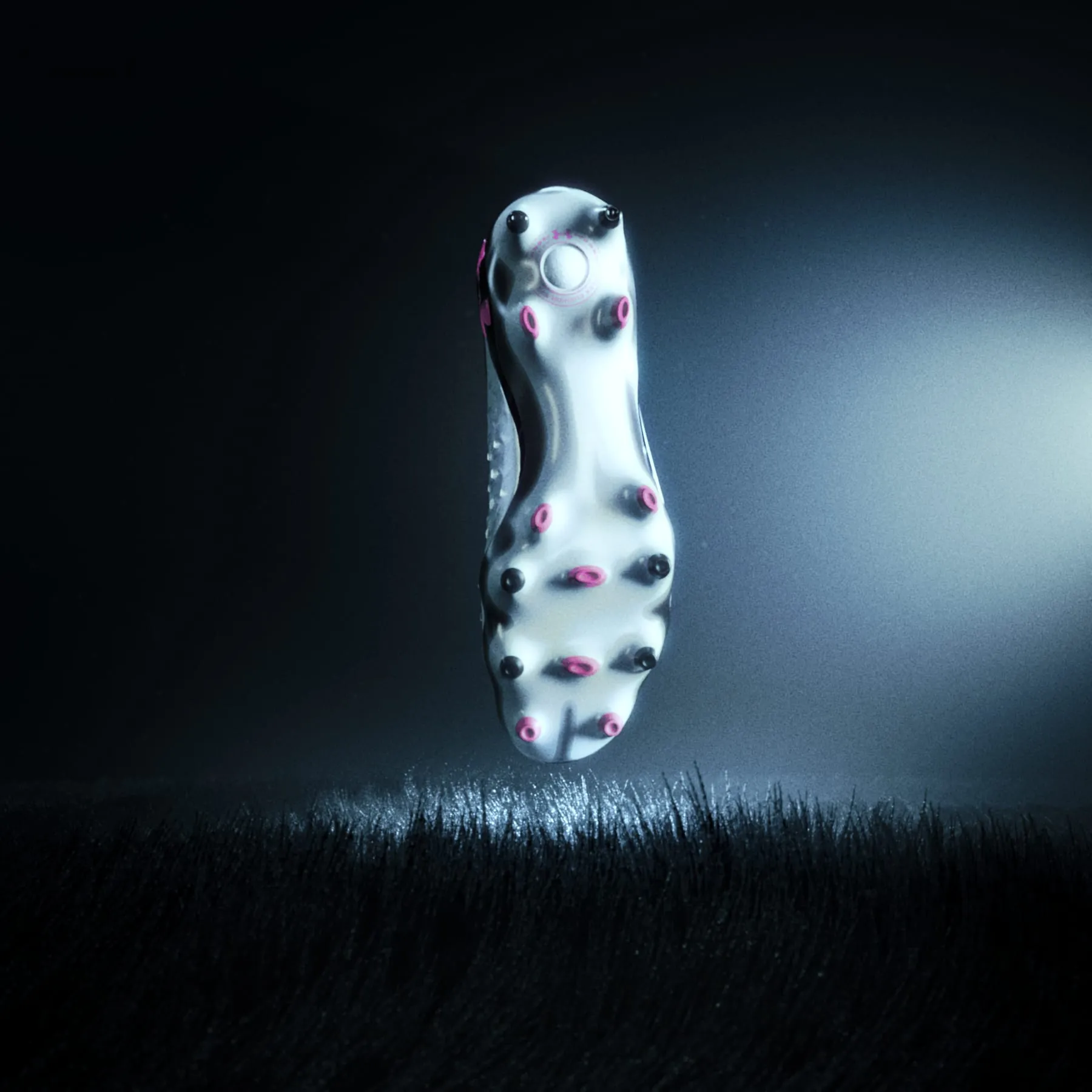 The soleplate seen head-on, studs lit from behind